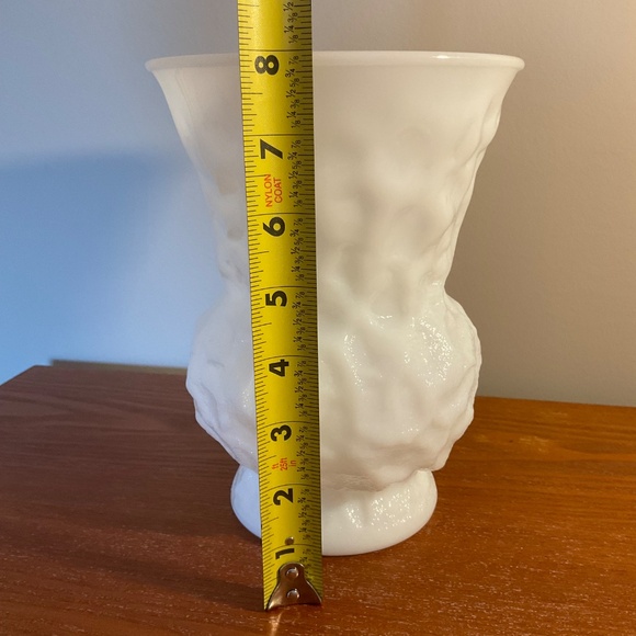 Vintage E.O. Brody Company Milk Glass - Crinkle Glass Flower Vase 8” - Picture 14 of 16